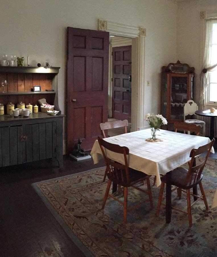 The Borland House Inn Montgomery Bagian luar foto